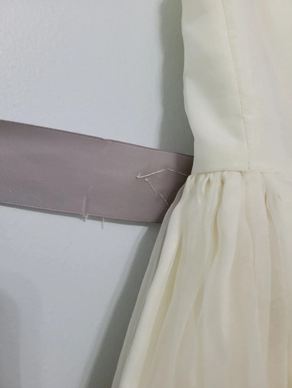 Sweet Beginnings Flower Girl Dress Size 8 Ivory‎ Off White w/ Gray Sash